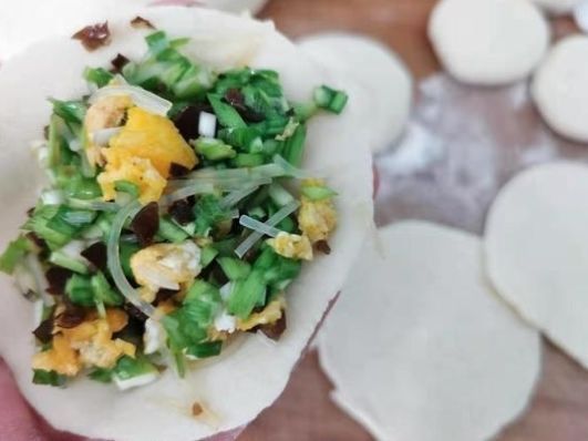  受欢迎|纯素馅饺子好吃有诀窍，调馅时加点它，又鲜又香，比肉饺子受欢迎