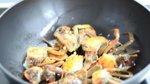  道菜|入秋后，螃蟹别再蒸着吃，厨师长教你新吃法，一次5只不够吃