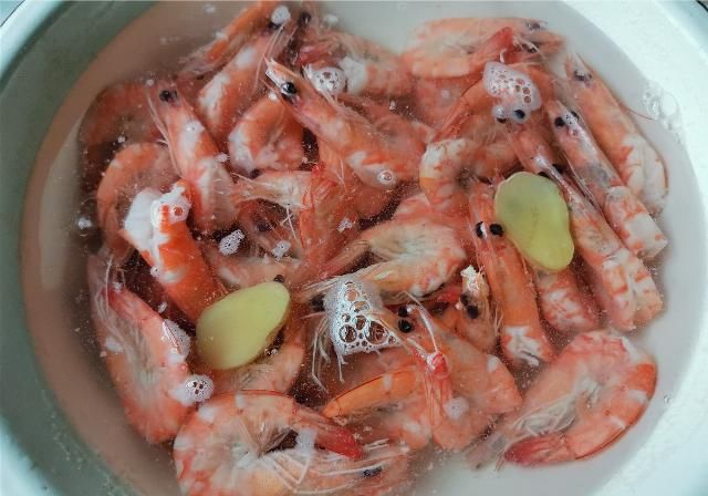  开胃|夏天吃大虾，这个做法简单又开胃，比白灼的受欢迎，吃了还想吃