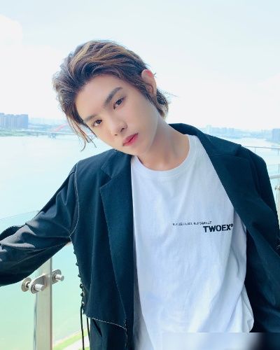 支持|黄明昊为首专宣传时,只有1位大咖前来支持,看清是谁:意料之中