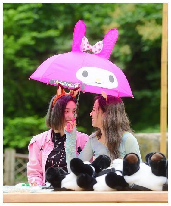  带娃|许佳琪谢可寅资源不错呀，成团首个综艺就去了芒果！