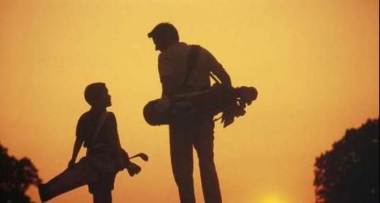 无动于衷|男孩玩耍被“卡”住，爸爸在一旁“无动于衷”，对话让网友笑疯