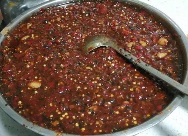  试试|豆瓣酱别再炒菜了，试试这种做法，不管拌啥都好吃