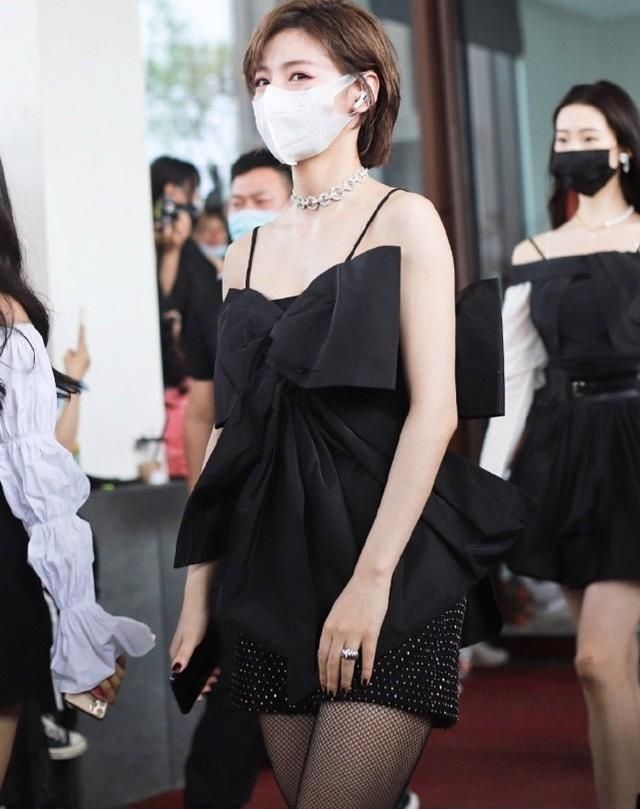  亮相|硬糖少女亮相《炽热的我们》，面对前辈气场十足，陈卓璇险些滑倒