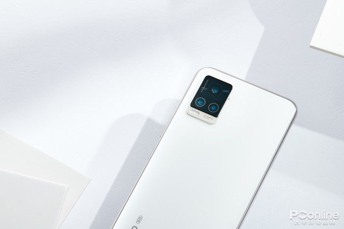  像素|vivo S7评测：轻薄时尚，自拍让女生爱不释手！