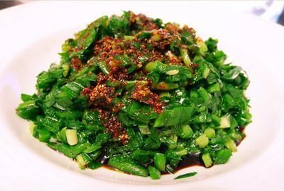  美食|春夏之际健康美食，原汁原味的凉拌韭菜，做法简便，香辣爽口