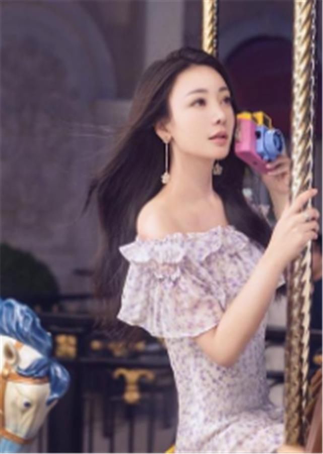  旋转|同样是女星坐旋转木马，关晓彤大长腿霸屏还不够？看到热巴：是心动啊！