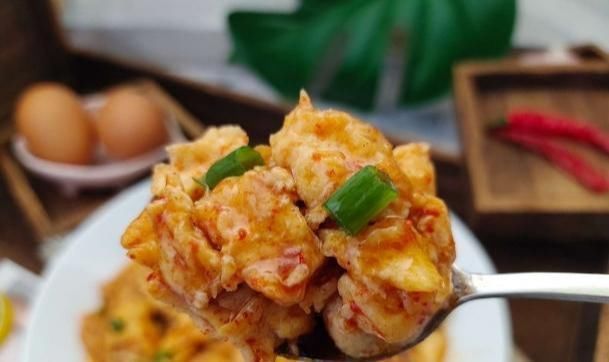 家常|家常炒蛋谁都会，但酱汁炒蛋你肯定没吃过口感嫩滑，拌饭吃秒光