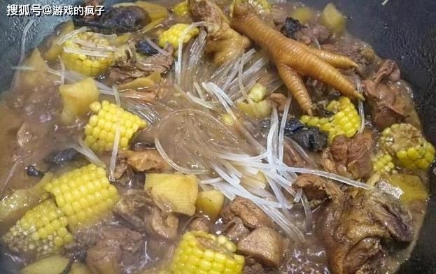 白酒|东北朋友请吃饭,三人只点一道菜,菜没吃完,白酒喝了3瓶,服气