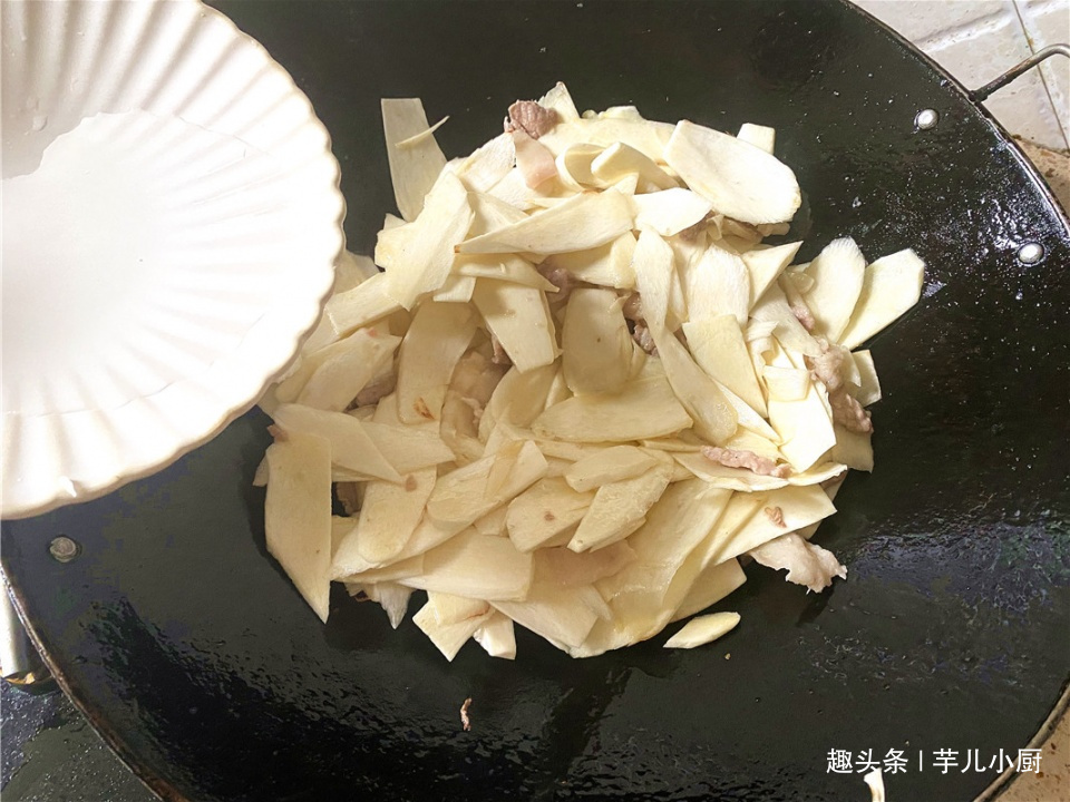  口感|茭白最好吃的做法，简单美味口感脆嫩，鲜香下饭，一周三吃也不够