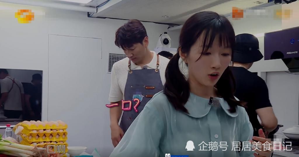  打扰|《中餐厅》黄晓明减肥只吃一口饭，看清赵丽颖吃多少，网友：打扰了！