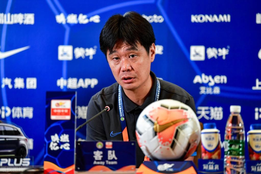  击败|鲁能击败恒大获赞许 切莫捧杀李霄鹏 去年此时此刻他也曾很风光