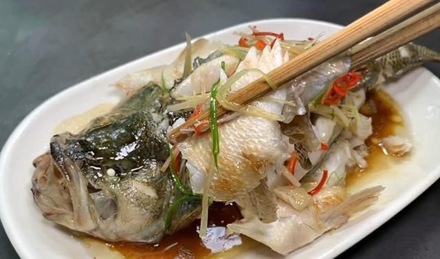 味道鲜美|蒸鱼总是腥味?教你1个小技巧,保证蒸鱼时,鱼无腥味,味道鲜美