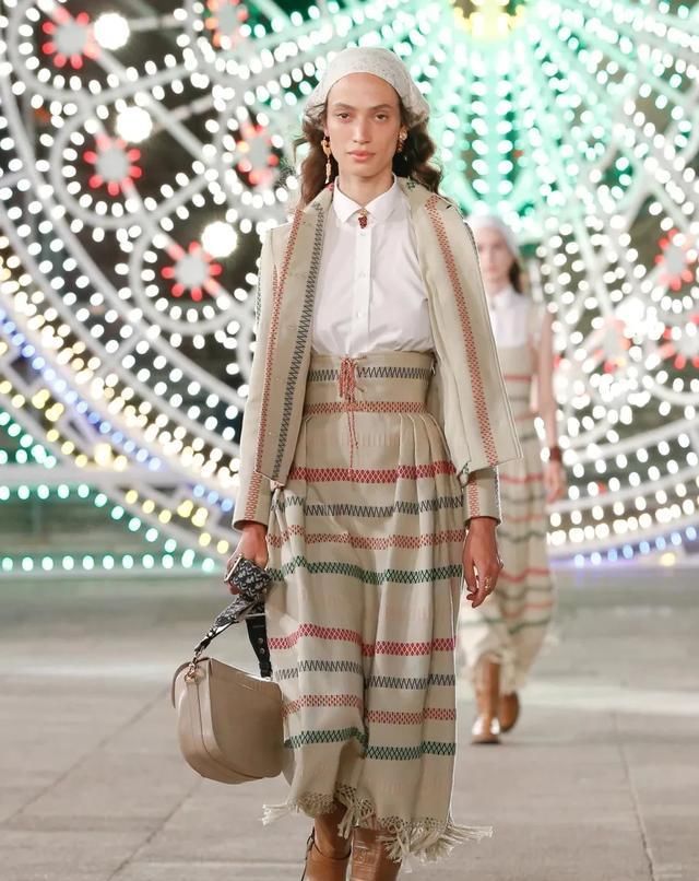  Dior|Dior 在意大利举办了一场没有观众的线下早春发布秀