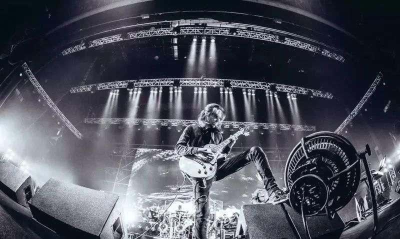  世界|当摇滚乐与交响乐碰撞融合，谢天笑想让世界听到中国摇滚