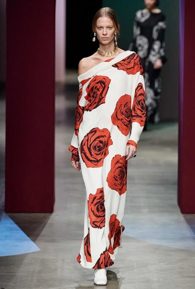 裙子|早秋最美的5条裙子，可以安排了