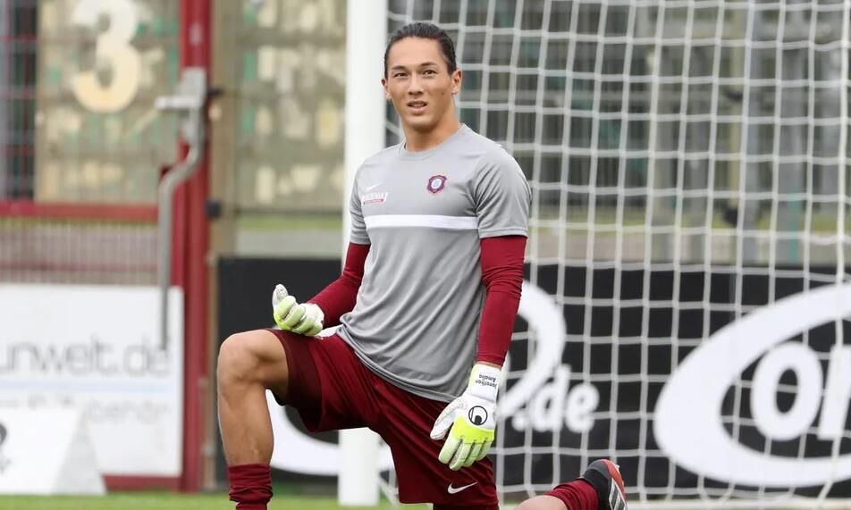  崔民秀|韩国00后混血门将加盟德乙，世青赛亚军成员，高颜值不会韩语