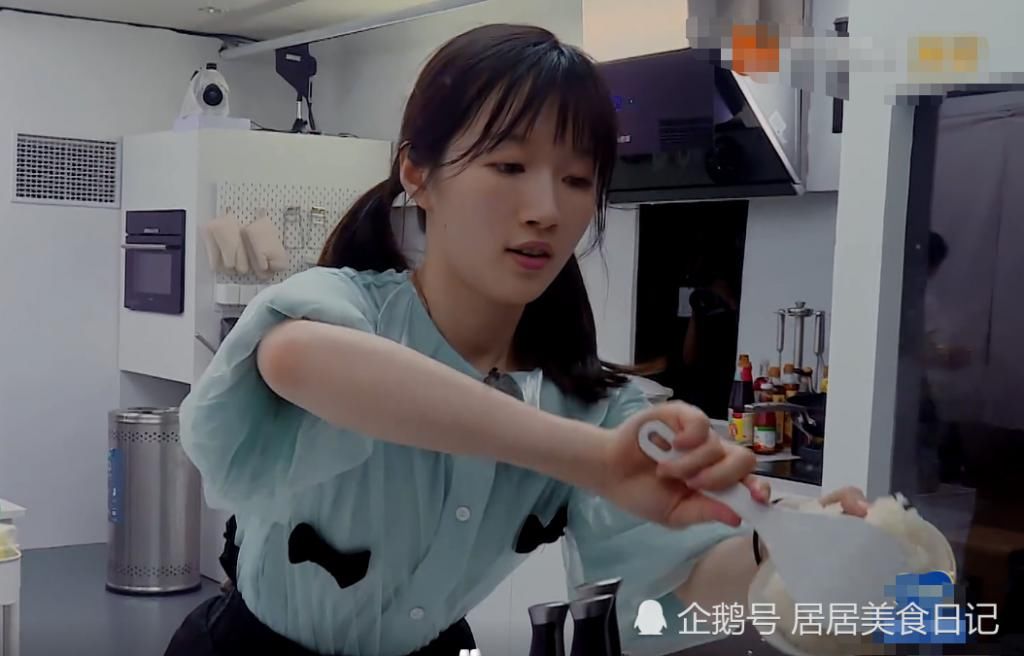  打扰|《中餐厅》黄晓明减肥只吃一口饭，看清赵丽颖吃多少，网友：打扰了！