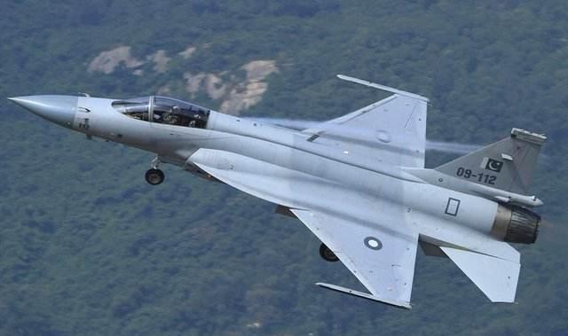  阵风|五架阵风逼近边境挑衅，却被邻国战机一举驱离，莫迪急了抱怨法国