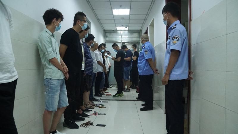 酒店|“专家”授课一盒胶囊7999元?这个团伙专骗老年人