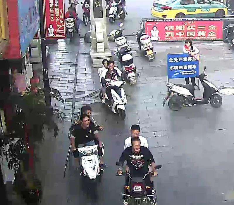 管制|兴仁：为拍抖音炫耀 6名违法人员携带管制刀具被警方抓获