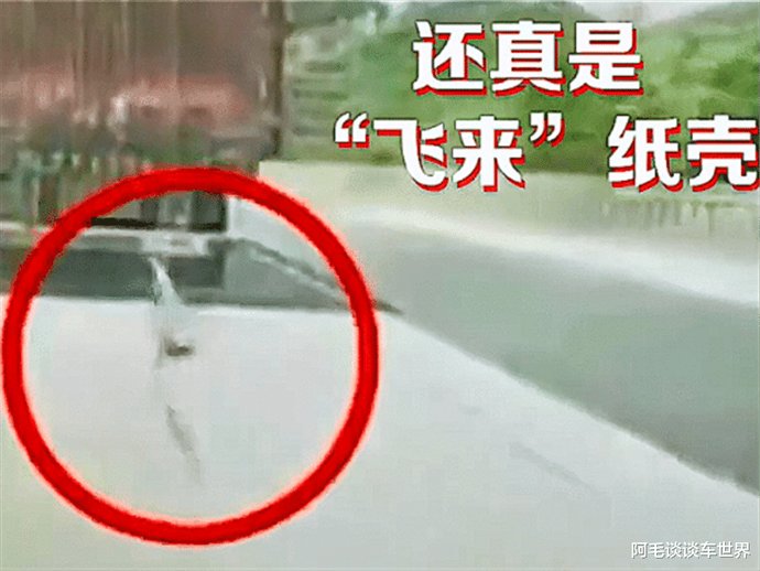  车主|半路被交警拦下，罪名为“故意遮挡车牌”，车主：它是飞来的！