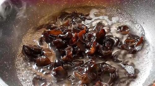  凉拌木耳|木耳最好吃的做法，不用炒，简单一做，给大鱼大肉都不换