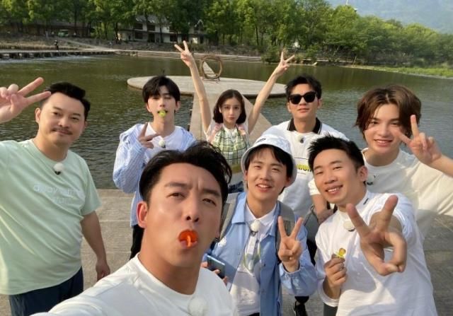  低调|《奔跑吧》第八季录制完成，Baby站“C位”，蔡徐坤低调同框