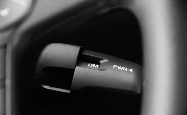  实拍|新增各种预警配置，实拍520马力现代创虎重卡，还有越野模式