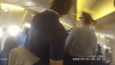  擅自拉动|飞机刚到厦门，这名大学生就被拘留！全因“手欠”……