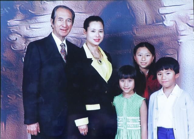 奢华|赌王三太被宠半年就被四太截胡?爱穿貂爱戴奢华珠宝,华贵藏不住