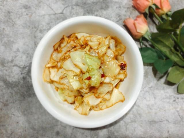  香甜|卷心菜想要好吃，别直接下锅炒，多加1个小妙招，香甜脆爽味道好