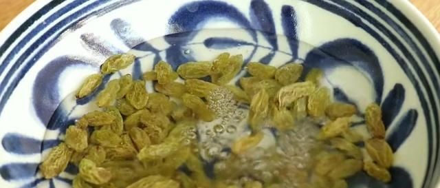 美食|糯米粉这样做太好吃了,不用揉面,筷子一搅,连吃10天也不腻