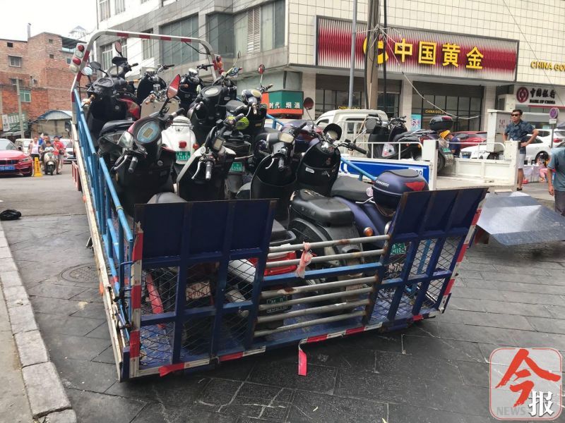 停车|今天，总在柳州市中心给城市添堵的违停车，终于被拖走了