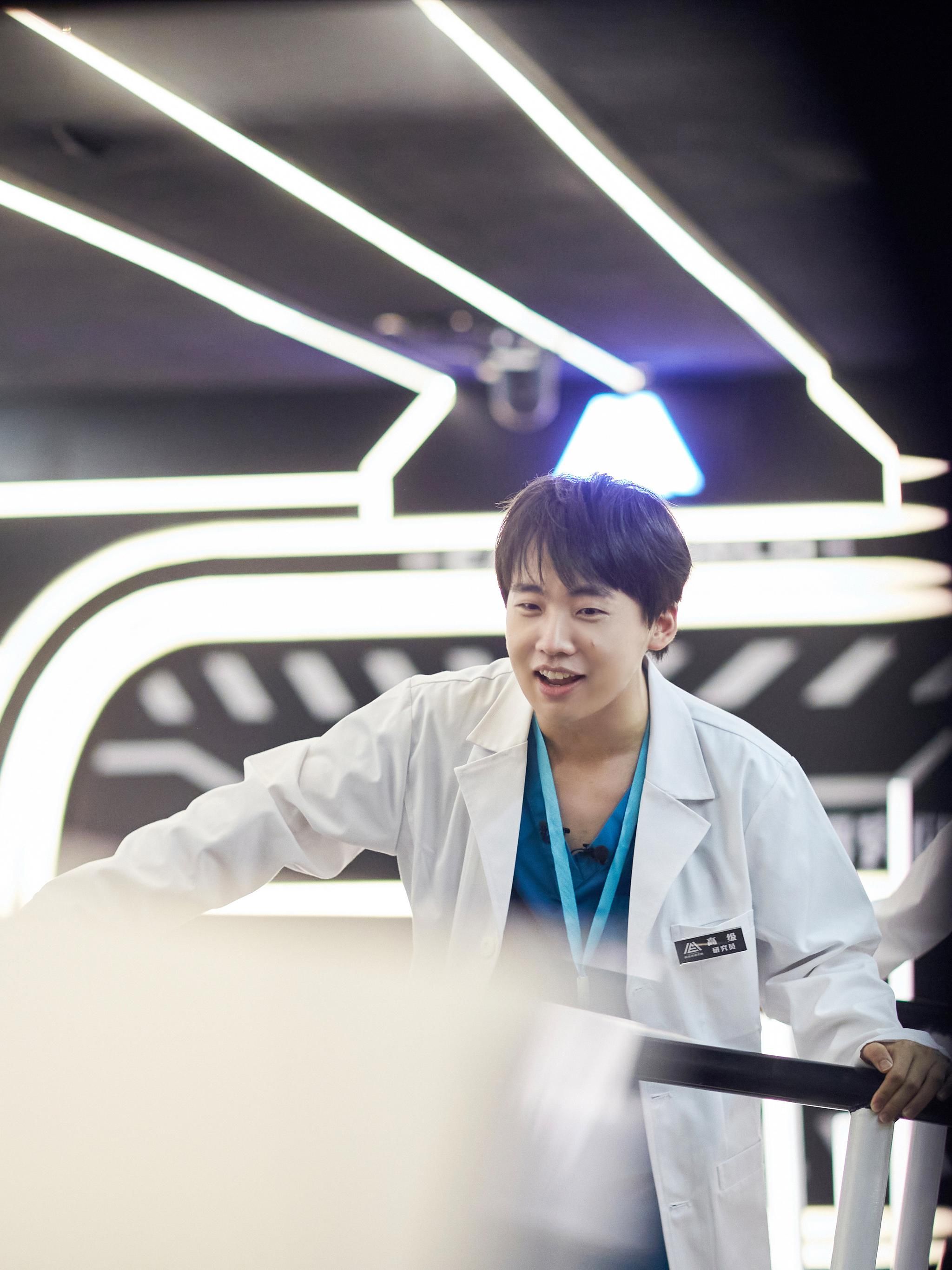  黄明昊|《密室大逃脱2》邓伦黄明昊蹦床抢奖牌