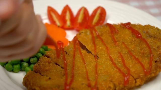  香脆|「在家吃饭」香香脆脆的炸牛排，那是感动到哭的味道