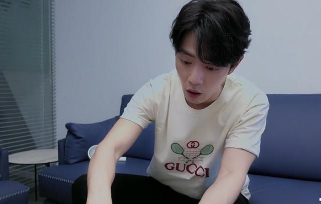 豌豆黄|肖战尝试北京小吃,被豌豆黄惊出表情包,求生欲强都吃光