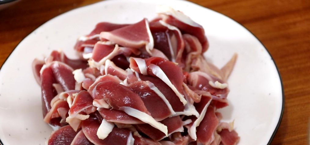 胃口|三伏天没有胃口?教你用鸭胗做一道菜,配上泡椒,太下饭了