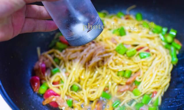  炒面|孩子最馋这种面条，比捞面香比焖面快，隔三差五都要吃一次