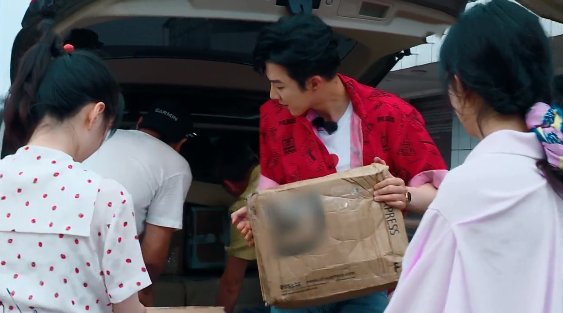  就让|刘宇宁怎么做到的？首次上《中餐厅》，就让黄晓明张亮连夸6次