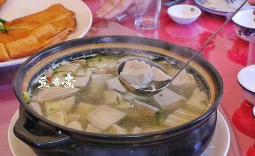 一共|十个人花费800吃个晚饭,一共才8道菜,荤腥素搭配就是不知道贵不