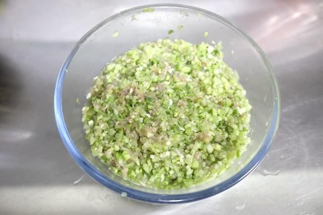 多汁|秋后包饺子，别再吃韭菜馅，这馅的饺子清香多汁，比韭菜爽口多了