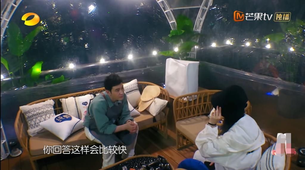  黄晓明|黄晓明安慰赵丽颖备受好评，却故意留下隐患，矛盾升级全是套路！