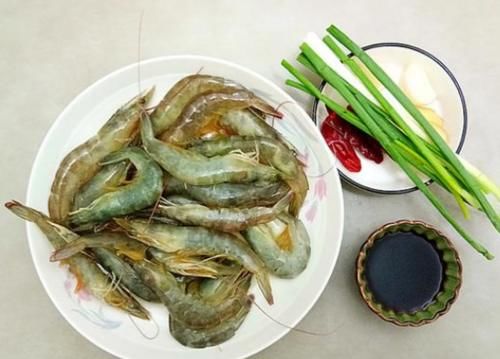  清洗干净之|七月还在做油焖大虾？不如将虾这样做，营养美味，鲜嫩可口