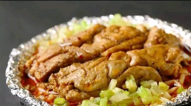 代表|夏季烧烤界代表,嫩滑烤脑花,一筷子鲜香麻辣,令人欲罢不能