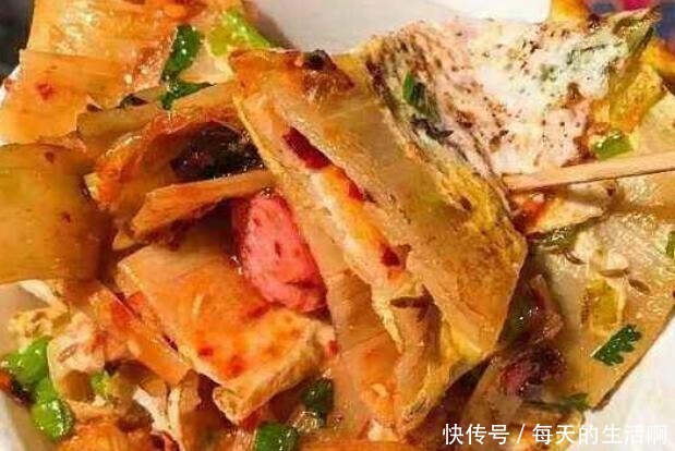 晚上的时|宵夜摊中香辣诱人的4种美食,炸鸡落榜,它却成购买量最高小吃