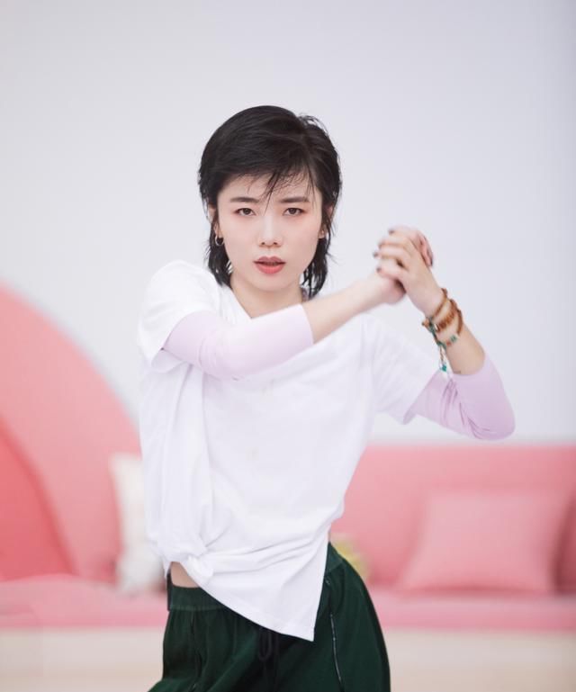  许飞|许飞再度回应与尚雯婕《王牌》事件，称这件事导致她所有工作都没了，还扯上了吴昕