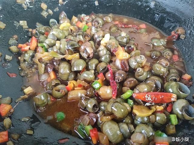 翻炒|炒田螺记得先焯水!厨师分享秘制做法,在家也能做出大排档的风味