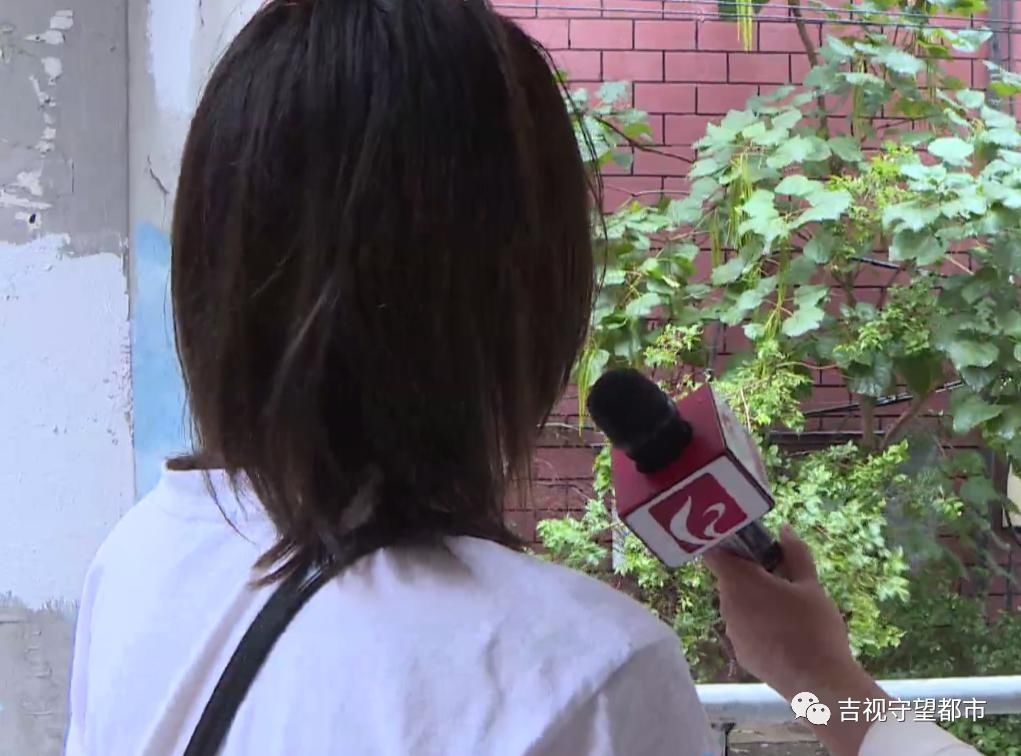 进来|女顾客洗浴内赤身冲澡，一抬头看见进来一男的 ...