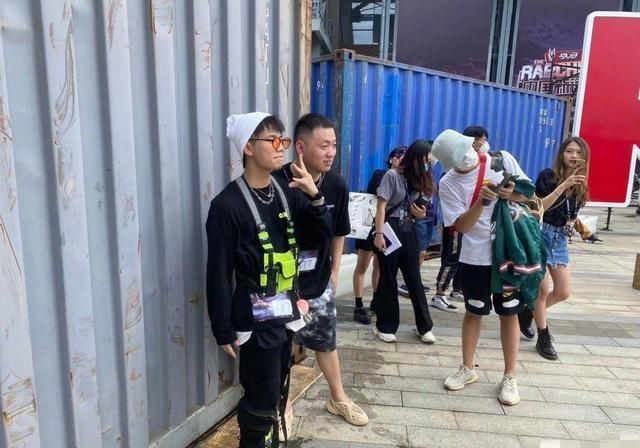  参加|网红再参加说唱比赛惨遭淘汰，自认说唱天王，曾向吴亦凡下跪道歉